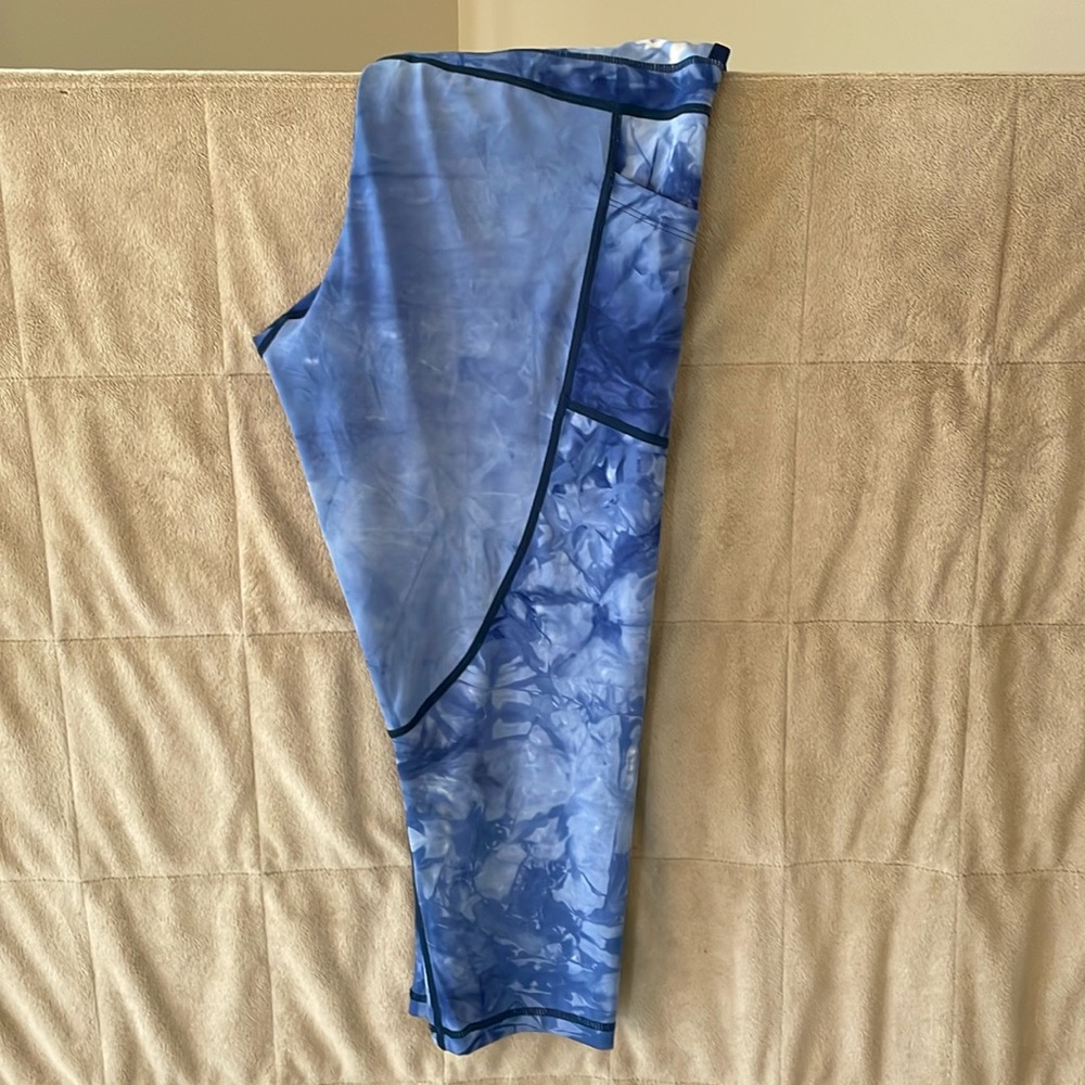 Zyia Hendrix Light N Tight Capri 20” navy. Sz 14-16.